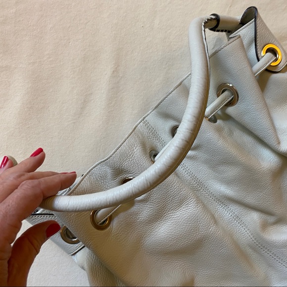 Abro ivory pebbled leather drawstring style tote bag - Picture 7 of 10